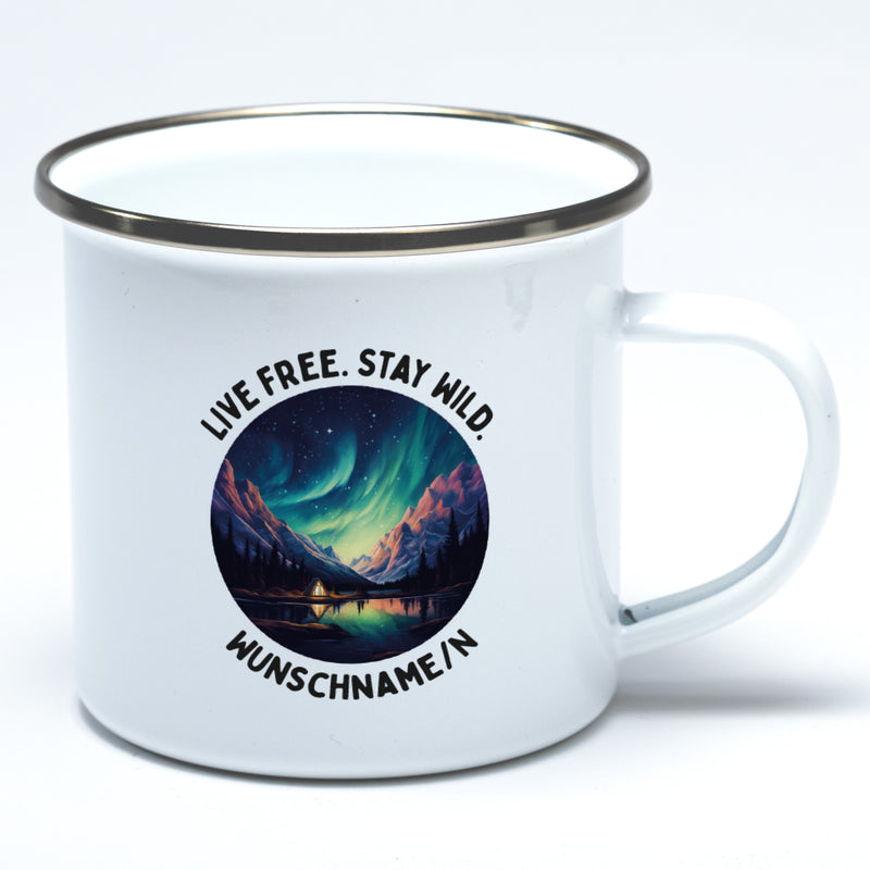 Emaille-Tasse LIVE FREE. STAY WILD. mit Wunschname/n und  Nordlichtmotiv