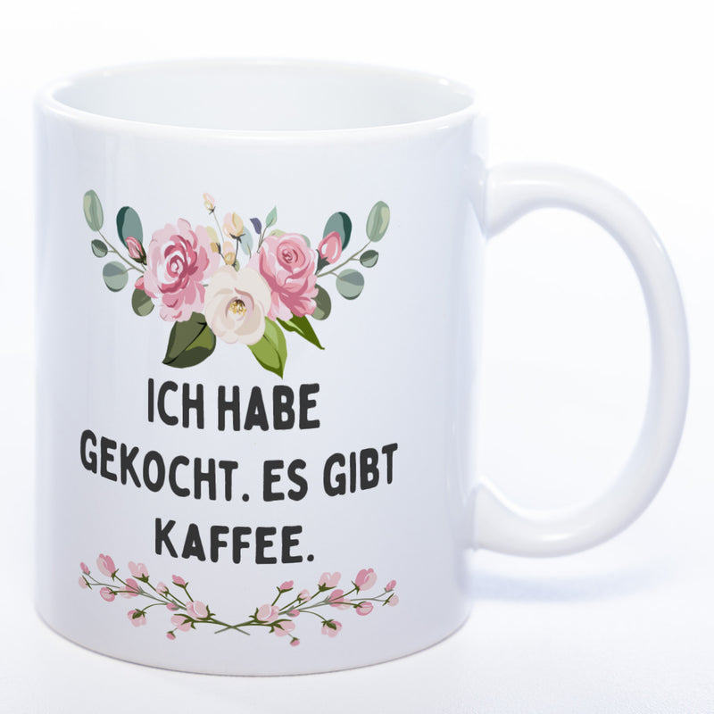 Blümchen-Tasse mit Spruch "Ich habe gekocht. Es gibt Kaffee" - Lustige Kaffeetasse spülmaschinenfest